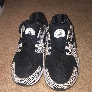 Black and White Huaraches